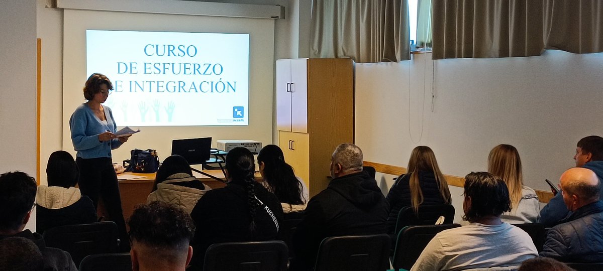 Desde el programa #DescubreTuCiudad en #Burgos, organizamos el curso de "Esfuerzo de Integración", con el apoyo del <a href="/Aytoburgos/">Ayuntamiento de Burgos</a> , para promover la participación activa de las personas #migrantes. ¿Nuestro objetivo? Fortalecer el vínculo entre lxs nuevos vecinos y su entorno. #CYL