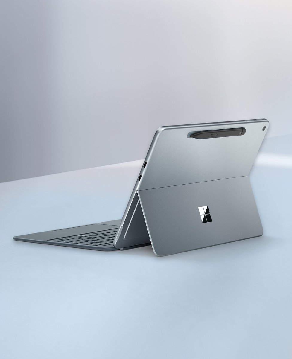 SurfaceJP's tweet image. ◤Surface Pro 12 インチ｜オーシャン グリーン◢

タブレットからノート PC へ早変わりする、柔軟でパワフルな 1 台🚀
AI で高速化されたエクスペリエンスを提供します。

▼製品詳細
msft.it/6012sazDu

#Surface #CopilotPC