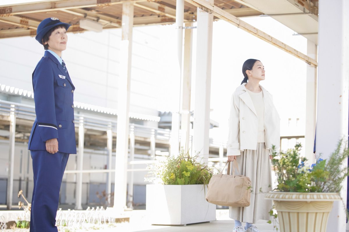 drama_wowow's tweet image. 『#塀の中の美容室』
【最終話✨】明日午後11:00放送✂
葉留が見上げたあおぞらとその先に続く景色とはー
葉留がどんな道を選ぶのか、その姿を最後まで見届けてください
保坂(#光石研)に背中を押された葉留(#奈緒)は、母・亜希(#朝加真由美)に仮釈放の身元引受人になってほしいと手紙を書く―
#WOWOW