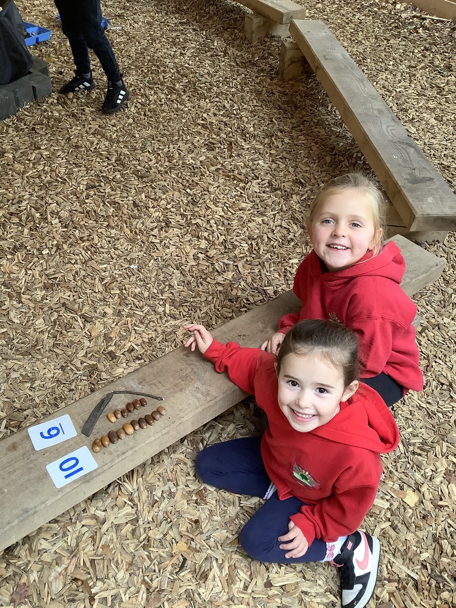 newscothill's tweet image. Year One have taken their Maths learning outdoors. The children used natural resources to practice their understanding or ‘greater than’ and ‘less than’
#NSHPrimaryYearOne #outdoorlearning #placevalue