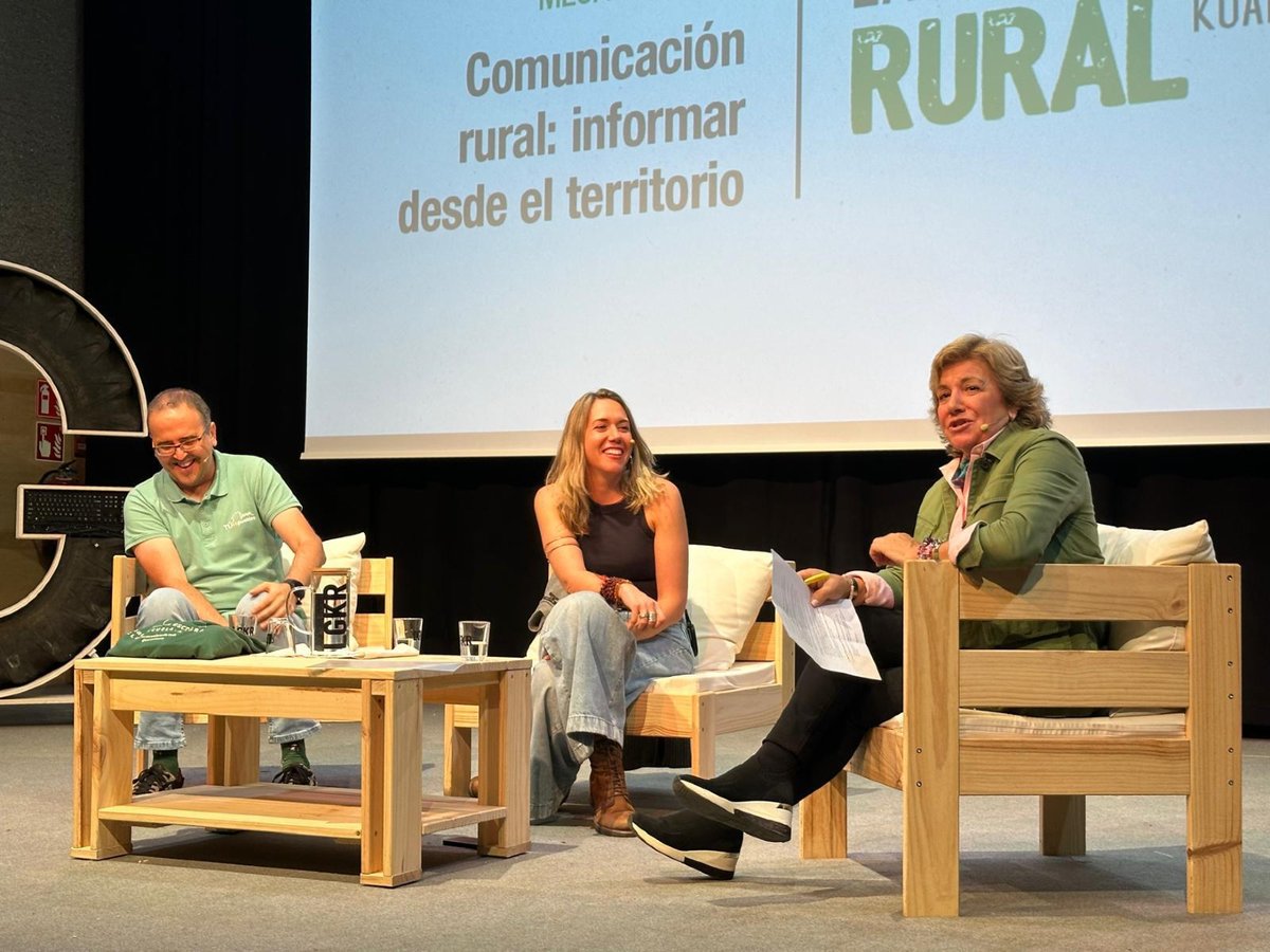 turepueblas's tweet photo. Compartir mesa con Isabel Sánchez Tejado y @VioletaSerga fue un regalo 💬
Una conversación sincera, necesaria y potente sobre cómo cambiar el relato desde el territorio.
Gracias por tanta verdad!
#TuRepueblas #RetoDemográfico #kuartango #Rural https://t.co/tUgzD375st