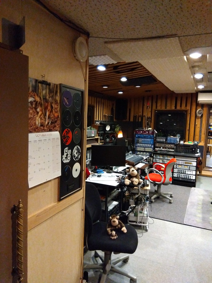 alchemy_studio's tweet photo. 2025年10月スタートしました！
皆様のご利用を心よりお待ちしております。

レコーディング、ミックス、マスタリング、
ご利用前のスタジオ見学・ご質問など、気軽にご連絡くださいませ。

＊スタジオご利用について
https://t.co/DTwoGKZq5o https://t.co/Z9iECnp4TB
