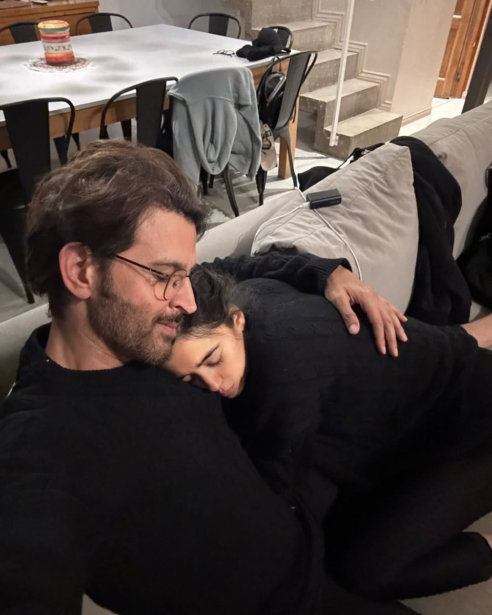 bombaytimes's tweet image. #HrithikRoshan celebrates 4-year anniversary with girlfriend #SabaAzad, writes, &apos;I like walking through life with you ... Happy 4th partner&apos;