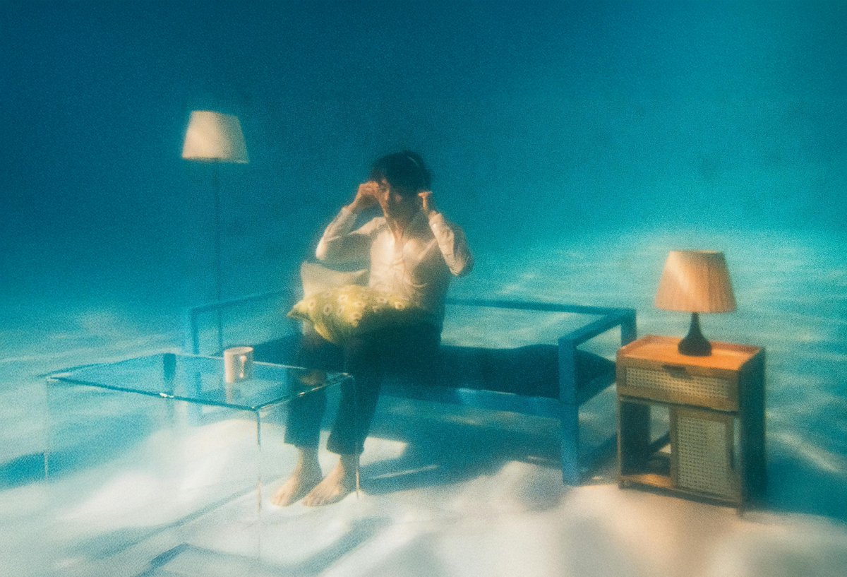 CassandraL55328's tweet photo. When the world feels heavy, sometimes you just need to sit in silence. 

Moody, cinematic, real.

Follow for more soulful moments &amp; dreamy visuals.

#MoodyPhotos #Cinematic #ArtisticPhotography #BlueVibes #FollowMe #IndieAesthetic#StreetPhotography #GrandpaAndMe #FollowForMore https://t.co/rJXRGqravd