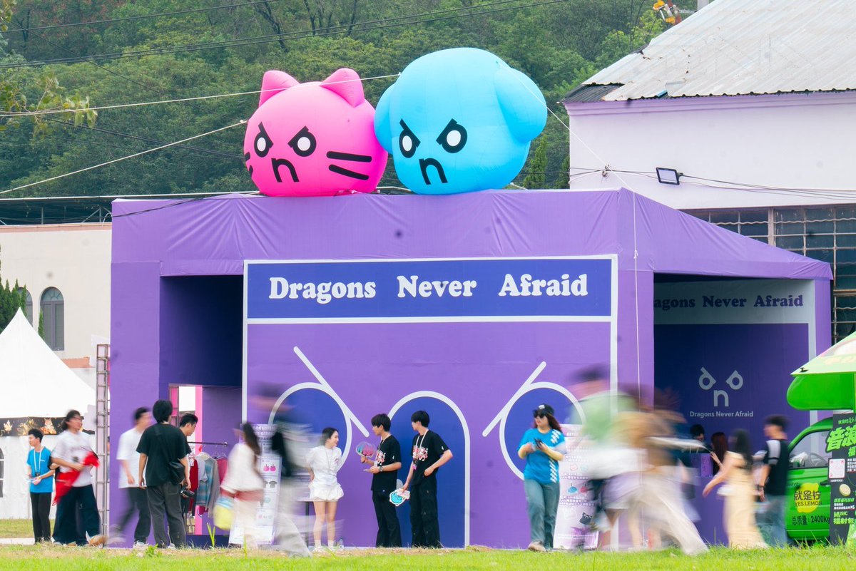 Chuchouxxing's tweet photo. 251002 DNA Music Festival 2025 in Nanjing #DNAFactory 📸

ภาพบรรยากาศบริเวณงาน ปีนี้น่ารักมากกก จุดเช็คอินถ่ายรูป กิจกรรมอาร์ทๆ โซนอาหารเครื่องดื่มเพียบ 

พร้อมห้องน้ำเคลื่อนที่ และมีบูธสำหรับคุณผู้หญิง (คุณผู้ชายก็ใช้ได้) บริการทิชชู่ ทิชชู่เปียก ผ้าอนามัย ให้ด้วยค่ะ 😭😭 https://t.co/8S37e8Bpw7