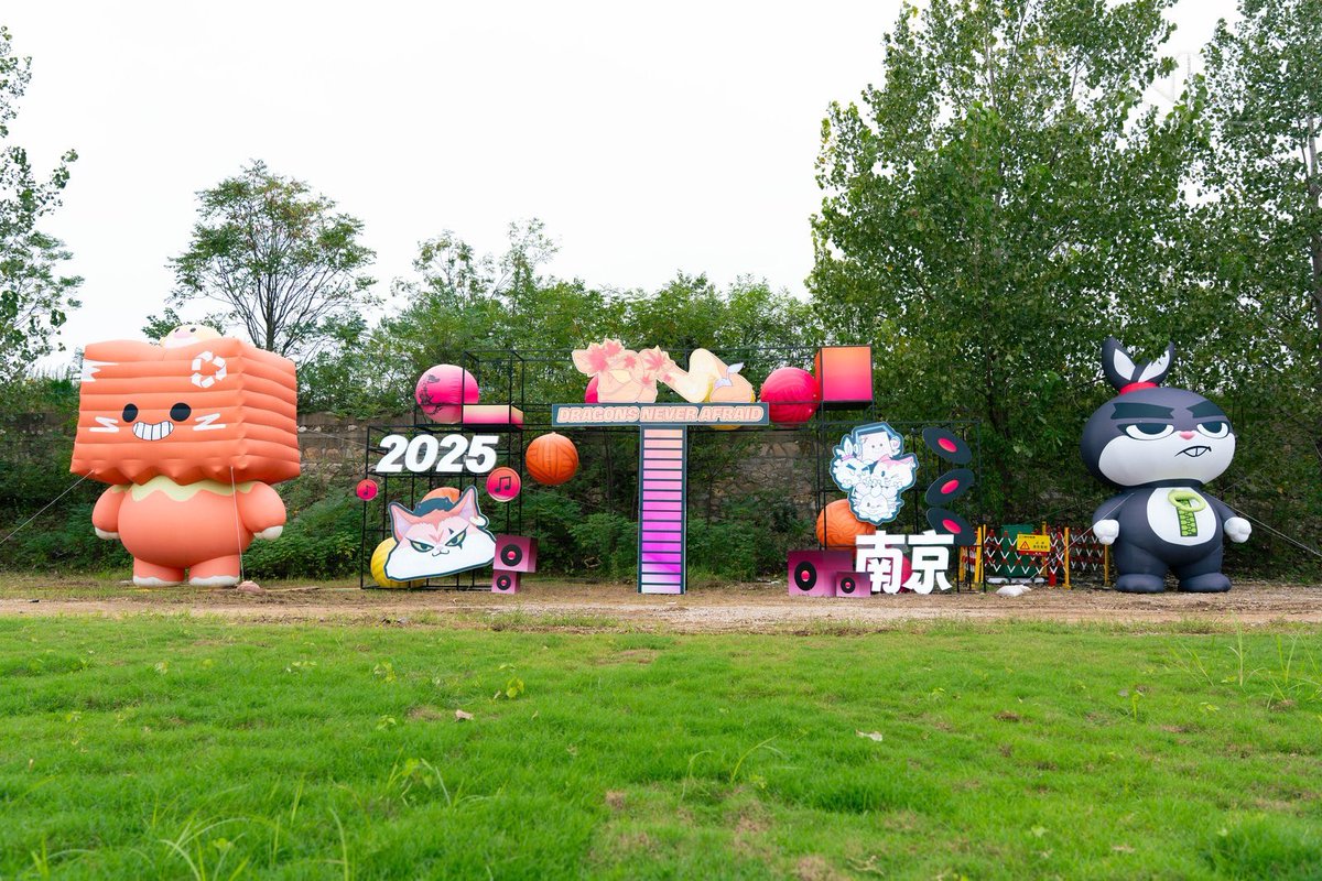 Chuchouxxing's tweet photo. 251002 DNA Music Festival 2025 in Nanjing #DNAFactory 📸

ภาพบรรยากาศบริเวณงาน ปีนี้น่ารักมากกก จุดเช็คอินถ่ายรูป กิจกรรมอาร์ทๆ โซนอาหารเครื่องดื่มเพียบ 

พร้อมห้องน้ำเคลื่อนที่ และมีบูธสำหรับคุณผู้หญิง (คุณผู้ชายก็ใช้ได้) บริการทิชชู่ ทิชชู่เปียก ผ้าอนามัย ให้ด้วยค่ะ 😭😭 https://t.co/8S37e8Bpw7