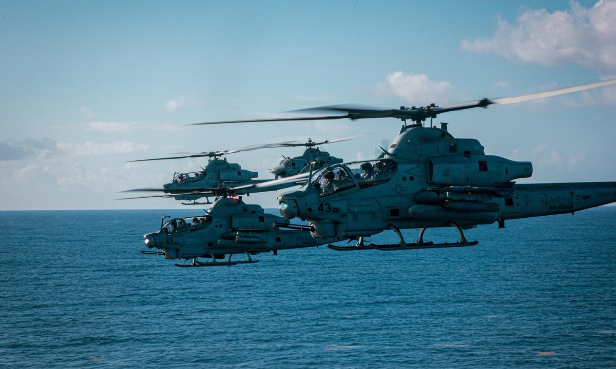 🎶 Cue Rise of the Valkyrie 🎶 A formation of Marine AH-1Zs and UH-1Ys pushing inland during an amphibious assault training exercise off Puerto Rico (September 5, 2015). Venezuela loading...? 😗