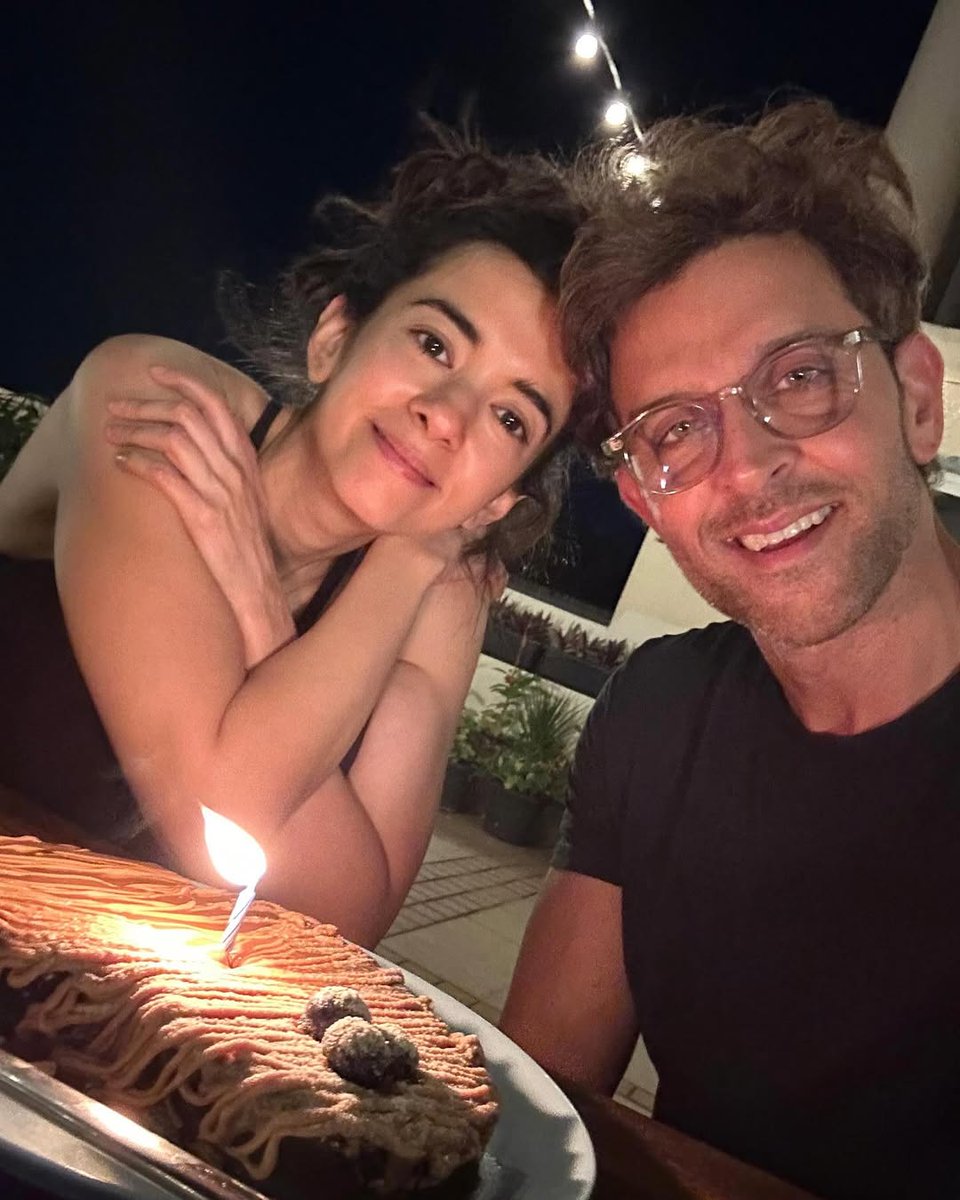 DelhiTimesTweet's tweet image. #HrithikRoshan celebrates 4-year anniversary with girlfriend #SabaAzad, writes, &apos;I like walking through life with you ... Happy 4th partner&apos;