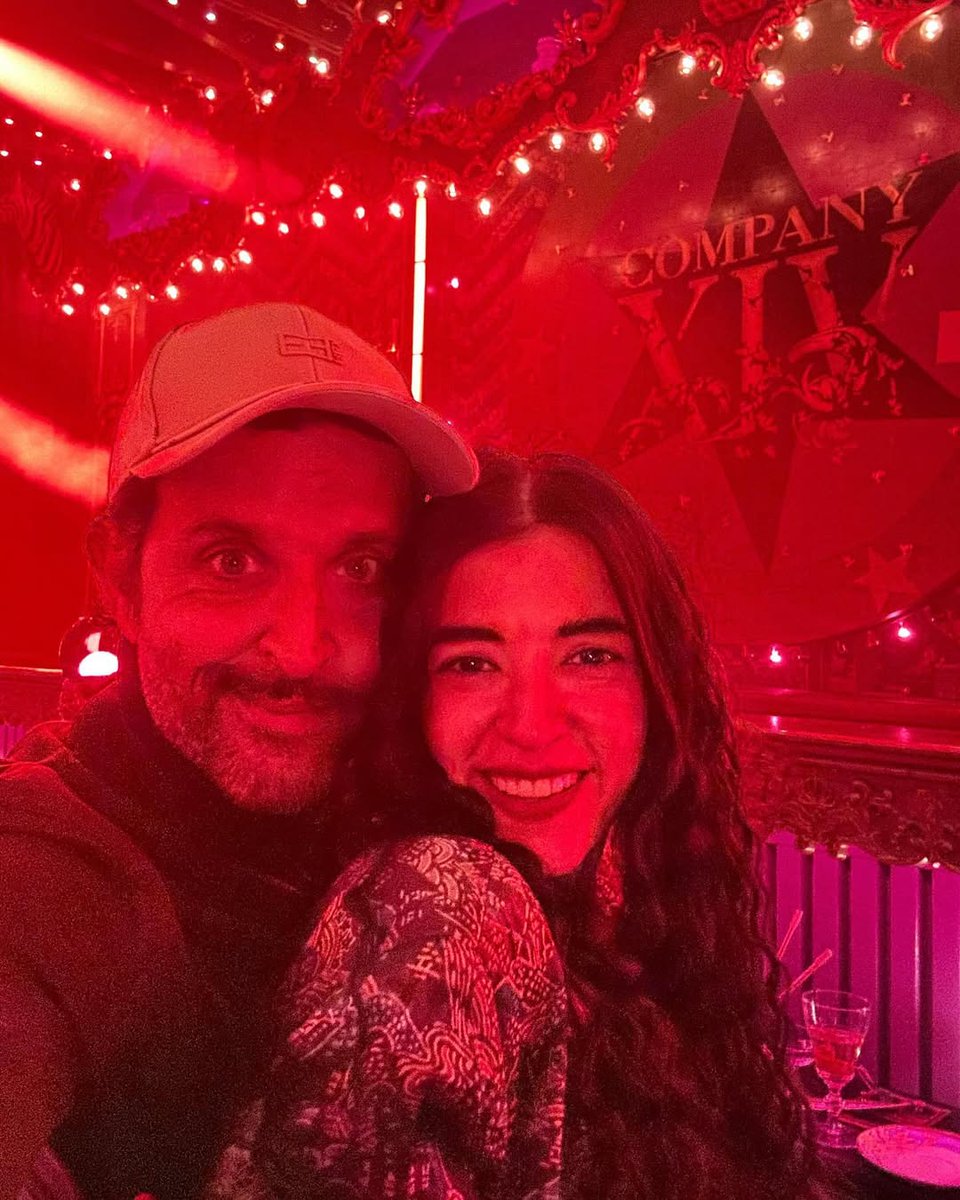 DelhiTimesTweet's tweet image. #HrithikRoshan celebrates 4-year anniversary with girlfriend #SabaAzad, writes, &apos;I like walking through life with you ... Happy 4th partner&apos;