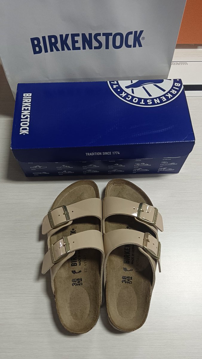 sya_ranghae's tweet photo. WTS BIRKENSTOCK
Arizona BS
patent sand
💰IDR 2.000.000
-dijual karena salah ukuran
-belum pernah digunakan sama sekali
-masih bisa nego, harga asli IDR 2.299.000💸
-bisa CO di shopee
📍Domisili Jawa Barat
#birkenstock #WANTTOSELL #nego #wtb #wts #mapclub https://t.co/iT6dUUxQlI