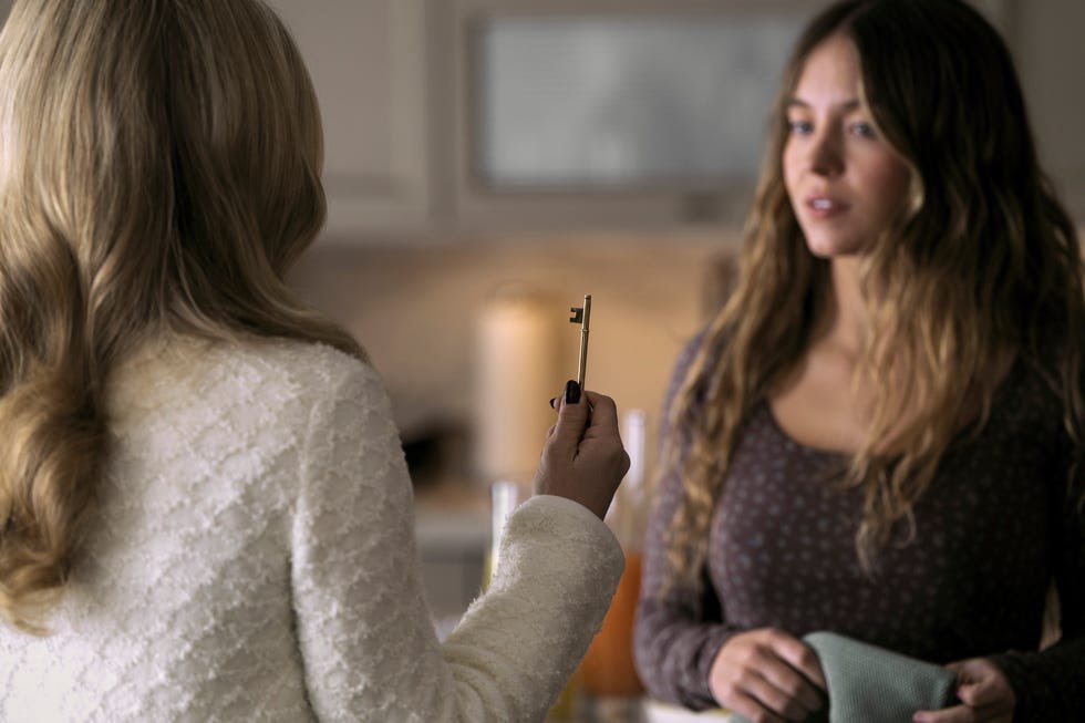anna_molly89's tweet photo. Últimamente libro que leo, libro que me entero que van a hacer su adaptación al cine. 
#LaAsistenta, de Freida McFadden, protagonizada por la polémica Sydney Sweeney y Amanda Seyfried.
#Verity, de Colleen Hoover, con Dakota Johnson, Josh Hartnett y Anne Hathaway.
¡Palomitas! 🍿 https://t.co/6cGNad46pO