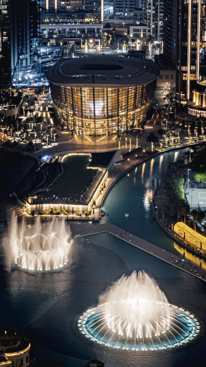 HSajwanization's tweet image. Dubai Fountain, the largest of its kind in the world, resumes with even breathtaking shows that combine water artistry, vibrant lights, and the magic of music.
Dubai never stops at impressing the world
This isn’t CGI, this is Dubai 🇦🇪✨