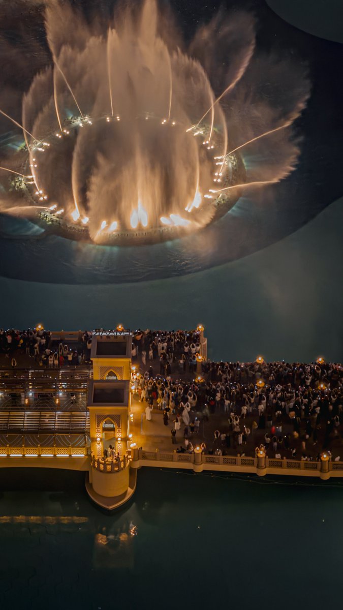 HSajwanization's tweet image. Dubai Fountain, the largest of its kind in the world, resumes with even breathtaking shows that combine water artistry, vibrant lights, and the magic of music.
Dubai never stops at impressing the world
This isn’t CGI, this is Dubai 🇦🇪✨