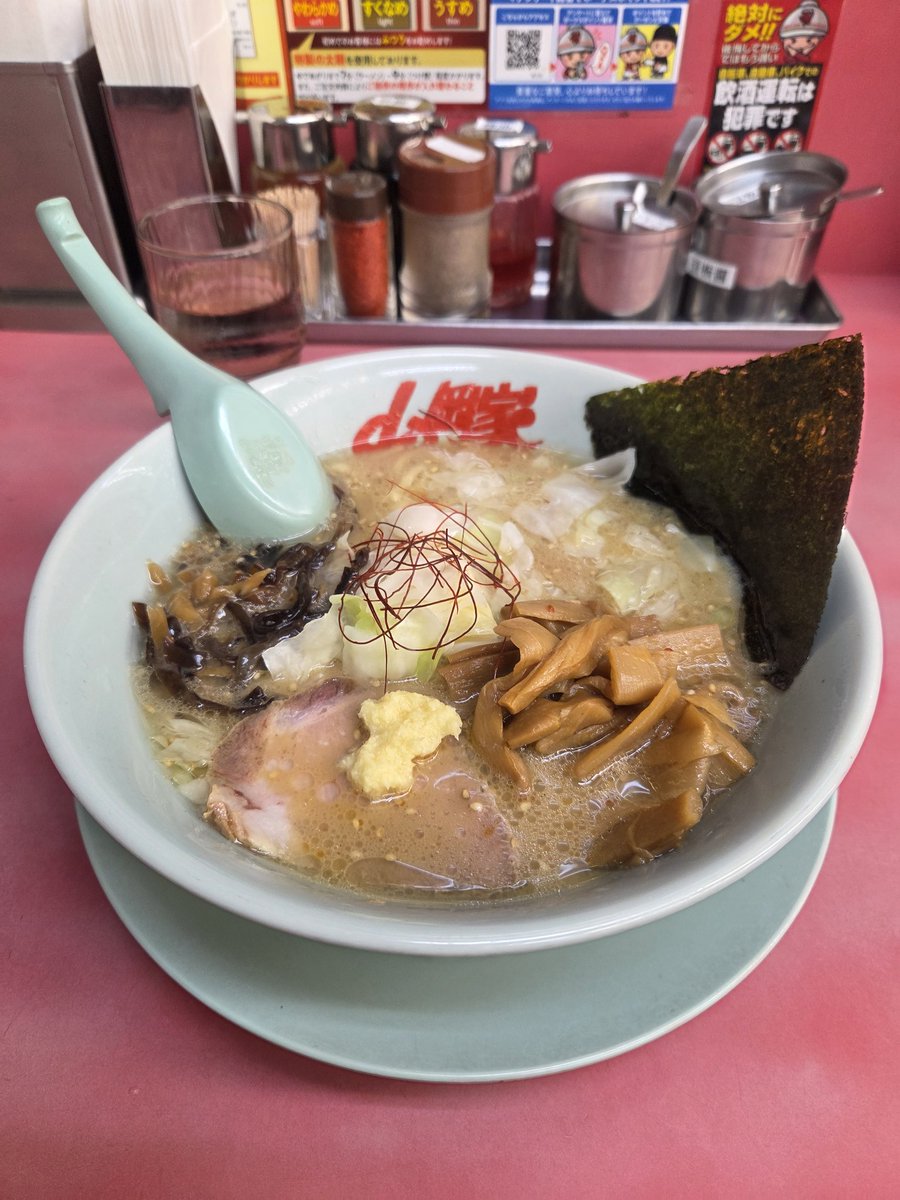 昨日食べたもの。
ルデッサンと山岡家