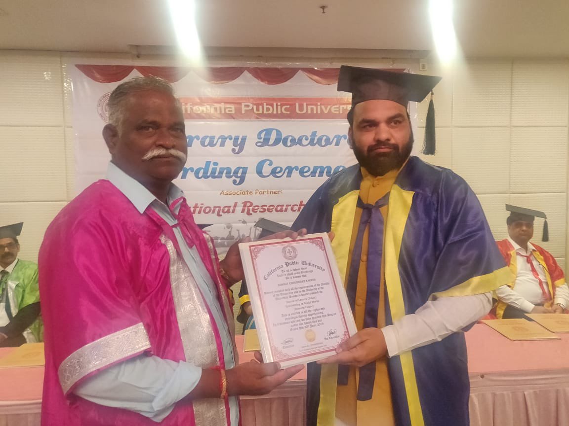 भास्कर न्यूज़| तारापुर
8/01/2019
----------------------------

बिहार सरकार के पूर्व मंत्री और प्रदेश भाजपा के उपाध्यक्ष सम्राट चौधरी को यूनाइटेड स्टेट ऑफ़ अमेरिका के कैलिफ़ोर्निया पब्लिक यूनिवर्सिटी द्वारा Doctor of Letters (D. Litt.) की मानद उपाधि से सम्मानित किया गया। तमिलनाडु