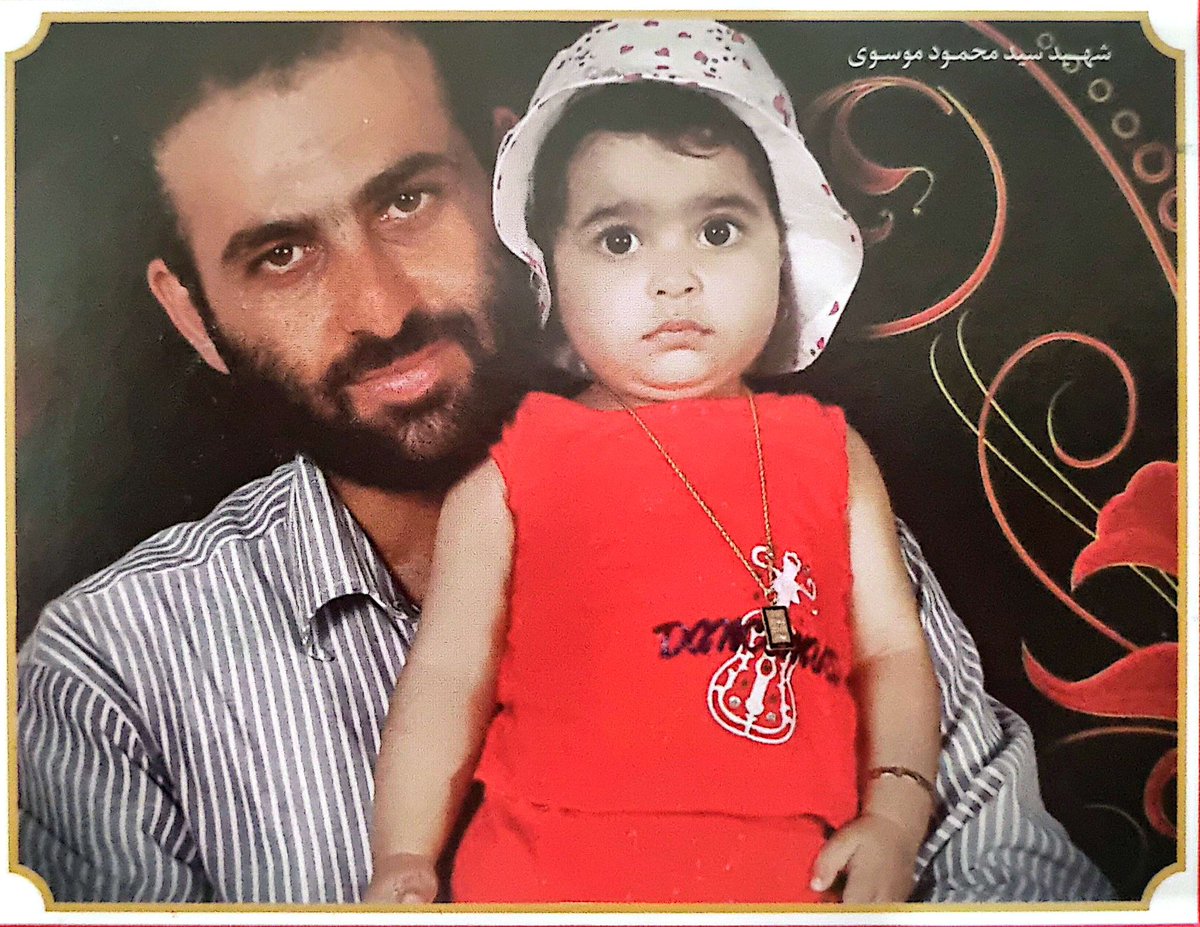 Mr_eng10's tweet photo. شهید سید محمود موسوی
به من و حالاتم بی توجه نبود. اگر از در خانه وارد میشد و گرفتگی توی چهره ام می‌دید پیش از هر چیزی از این ناراحتی
سئوال می‌کرد. برایش خوشحالی و ناراحتی‌ام مهم بود. جمعه ها را هم اختصاص می‌داد به خانواده. با هم بیرون می‌رفتیم، قدم میزدیم، صحبت میکردیم.
۱/۲ https://t.co/njwgQ7lb9P