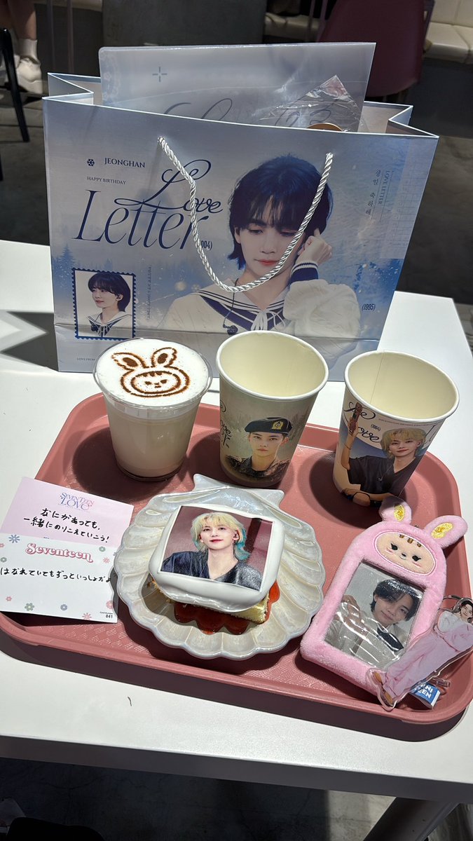_hanitoshua's tweet photo. 念願のジョンハンさんのセンイルカフェ行ってきた🎶🩷🩷
可愛いお顔に囲まれて幸せ空間すぎた⤴️

#1004_LOVE_LETTERS_TO_JEONGHAN
@tigcafe https://t.co/WEaZuOp1FK