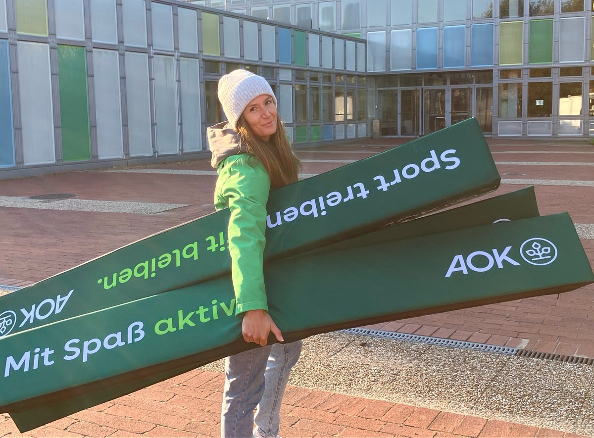 AOKNordWest's tweet photo. Gleich geht’s los: Um 11:15 Uhr startet heute der 38. landesweite #LaufabzeichenWettbewerb #AOKLaufwunder von #AOKNordWest, #SHLV & @Bildung_SH an der #Jungmannschule in #Eckernförde. https://t.co/xe6uFj11Ip