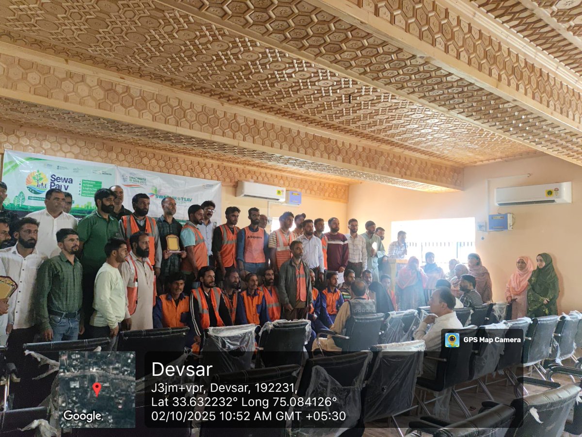 mcdevsar's tweet image. Some glimpses of Gandhi jayanti celebration at MC Devsar were Safai mitras and employees of other line departments who have participated in sewa parv program honoured with momentous and appreciation certificates.