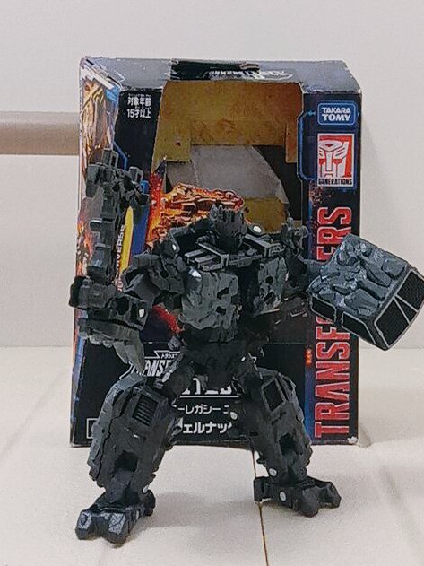 D1W4V5gQ8A87294's tweet image. 磁石の日なので、レガシーのインフェルナック·マグネオス。何となくマシンロボの岩石超人ガンロックを思わせるデザインです。
#磁石の日 
#トランスフォーマー