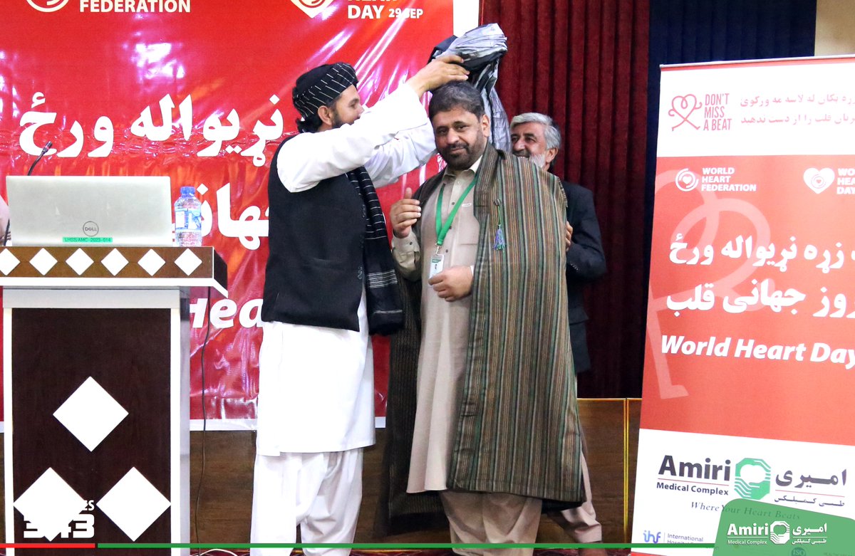 amiri_m_complex's tweet image. تیم امیری طبی کمپلکس روز جهانی قلب را با شعار&quot;هیچ ضربان قلب را از دست ندهید&quot;در ولایت غزنی تجلیل نمود.
در این مراسم برعلاوه کامندان امیری طبی کمپلکس داکتر زرک زیرک رئیس صحت عامه ولایت غزنی، شماری از داکتران و نماینده گان مؤسسات همکار با ریاست صحت عامه این ولایت اشتراک نموده بودند