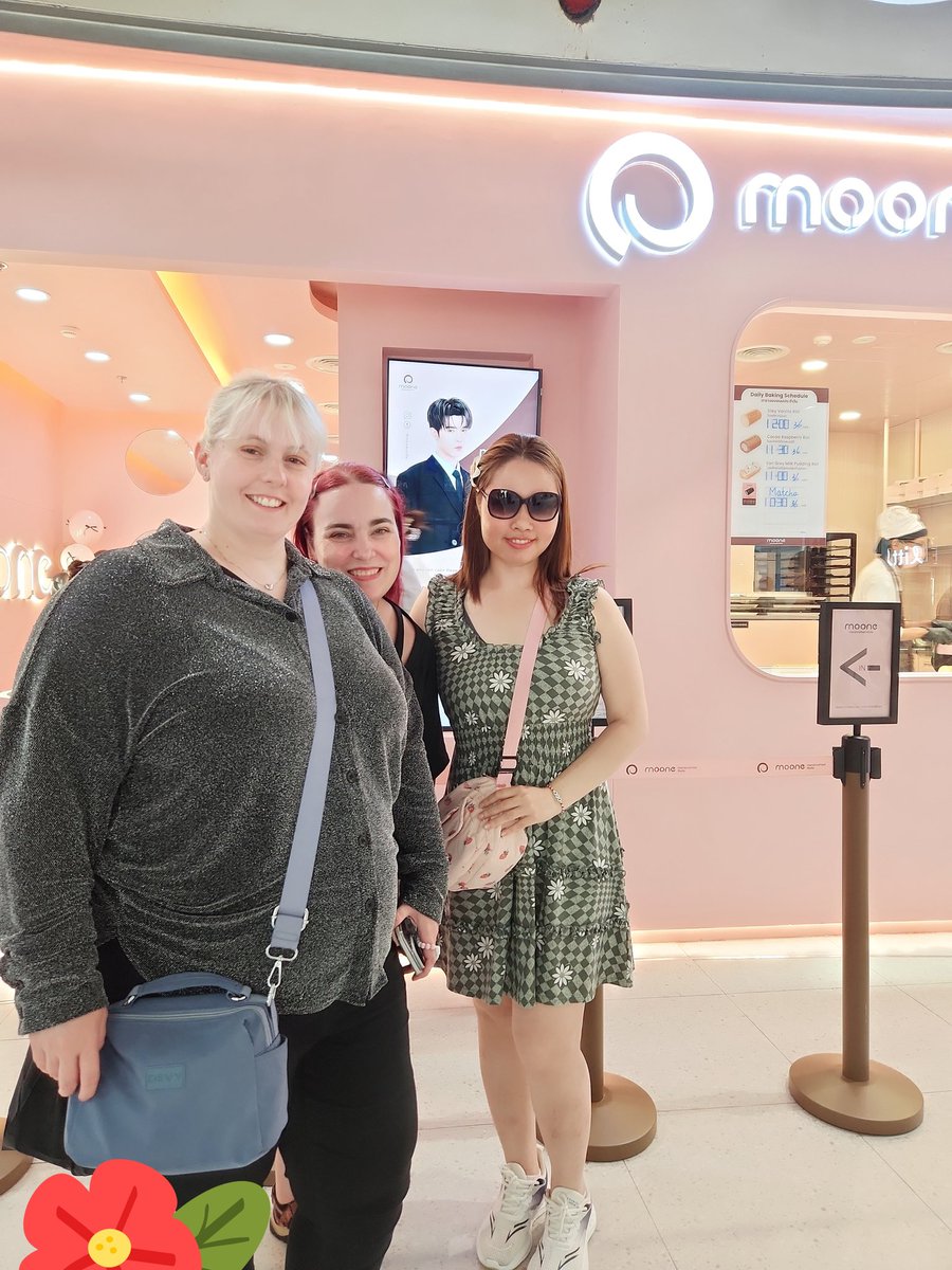 LynNguyen366624's tweet photo. Ready with the cakes!!!
@AShinns @Antpopculture
#bbil1ypn #star1ight @bbil1ypn
#moone #moonerolls
#moonesecretmanager
#secretmanagerday https://t.co/9gsCz1NVp8