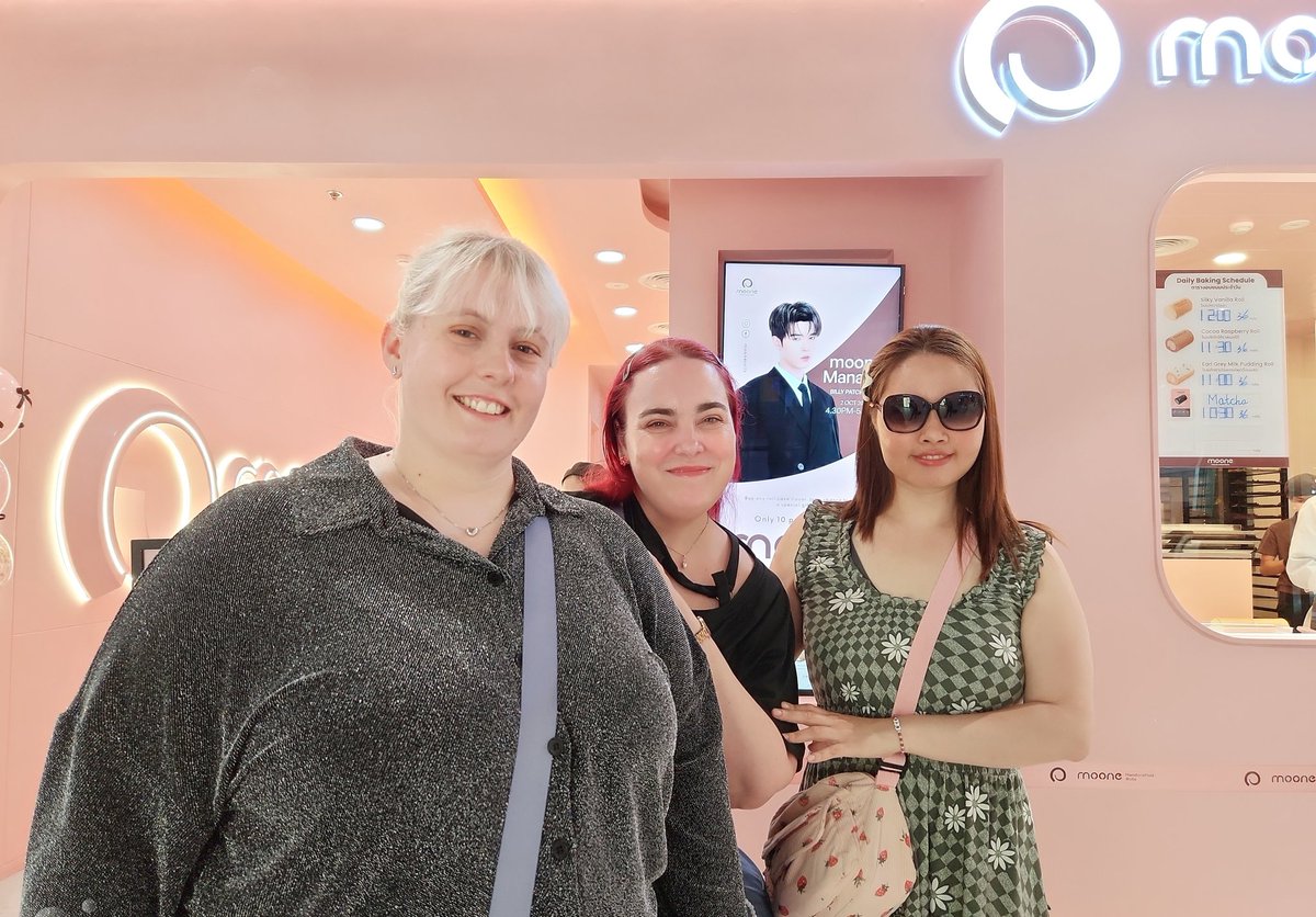 LynNguyen366624's tweet photo. Ready with the cakes!!!
@AShinns @Antpopculture
#bbil1ypn #star1ight @bbil1ypn
#moone #moonerolls
#moonesecretmanager
#secretmanagerday https://t.co/9gsCz1NVp8
