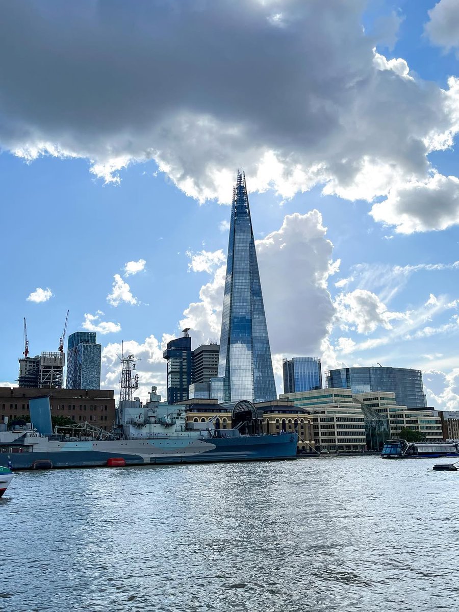 jeduarda_10's tweet photo. Shard views
#theshard
#londonlove
#cityviews
#shardview https://t.co/cmfHYfZPO5