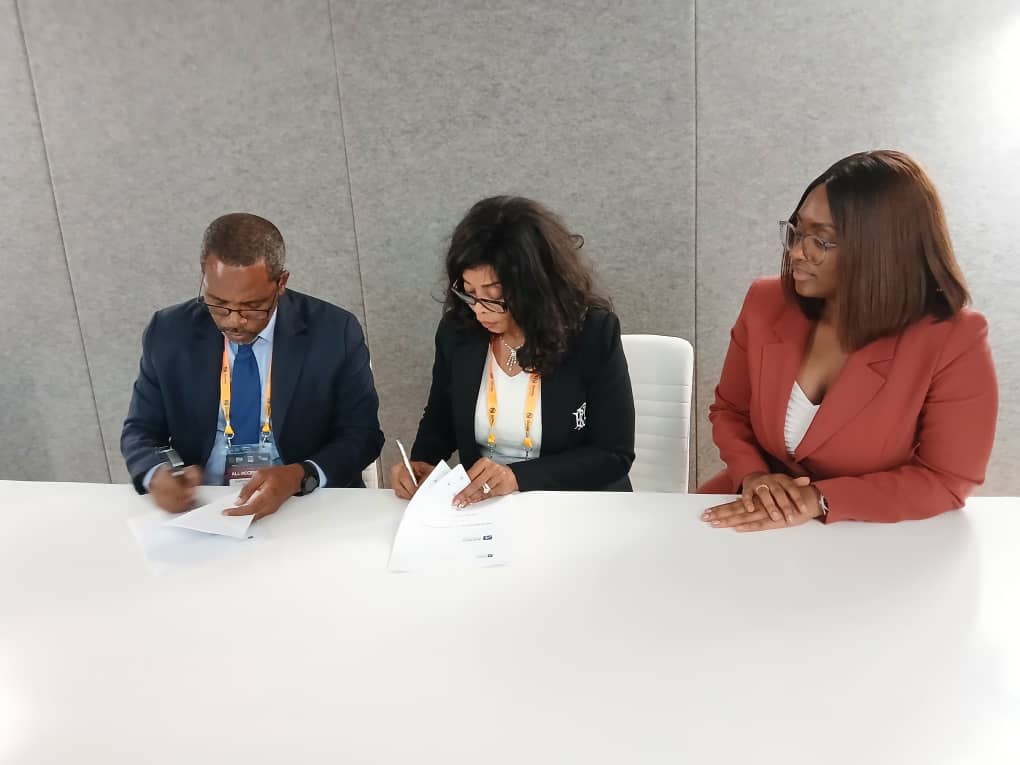 GabrielObiang's tweet photo. At #AEW25 in Cape Town, Bioko Consulting and Transfal Congo (Republic of Congo) represented by Marie Flore Ondoko (President), signed a Technical MoU for the exploration of hydrocarbons in the CEMAC Region.
This agreement proves that African cooperation is possible #Cemac https://t.co/4h15mYQ9Ps