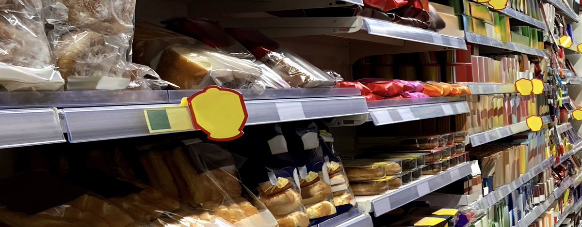 whatsontheshel1's tweet photo. Supermarket aisle like a clean, endless street lined with shelves on both sides.

https://t.co/HBYydJGuQt

#SupermarketStreet #RetailDesign #AisleView #StoreLayout #Planogram #VisualMerchandising #ShelfDisplay #PackagingDesign #BrandlessMockup #RetailInspiration https://t.co/lTNdPk8Sv0