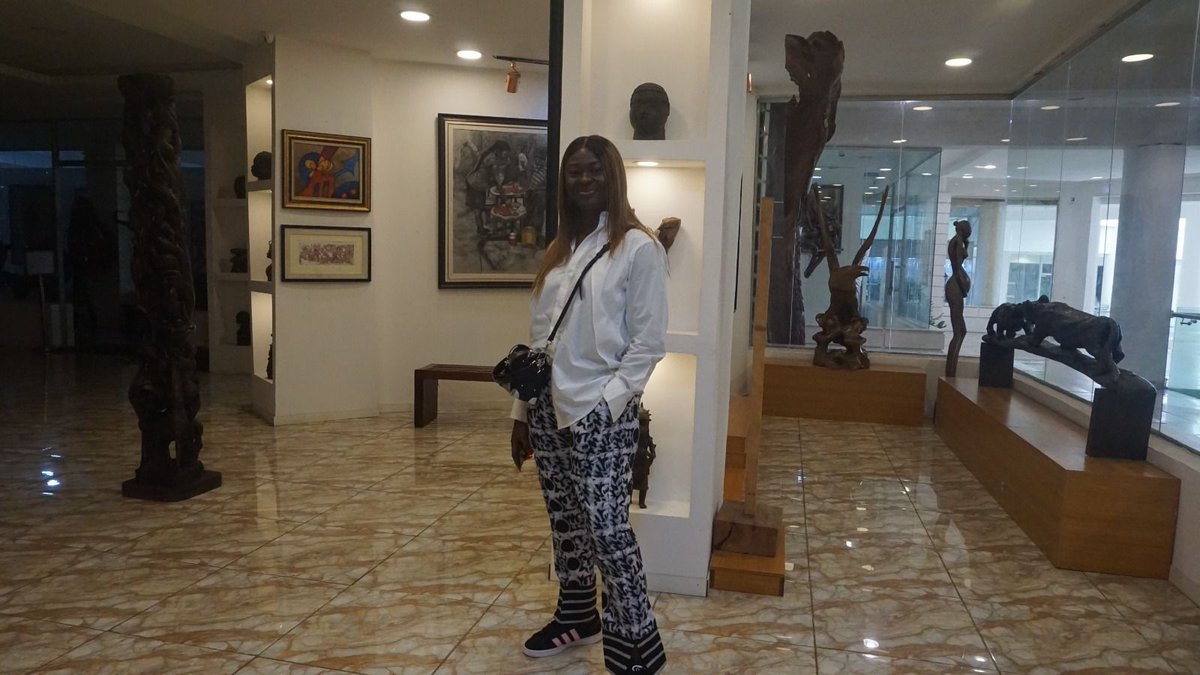 prissyjuice's tweet photo. Guys!!! 
I sell ART WORKS(all-medium-inclusive brokerage of Artworks). I connect local artists with foreign buyers and tourists,  also help collectors find thier favourite Masters' works. Location is Nigeria. Please support my Business by reposting this. IG- @abujaartplug. https://t.co/lgn1DJhHuQ