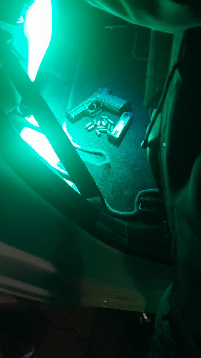 SAPoliceService's tweet image. #sapsEC Off-duty Police Officer arrests taxi driver for the illegal possession of a firearm and ammo.

On 30/09, an off-duty police officer attached to Hankey #SAPS witnessed a quarrel amongst taxi drivers and further observed that one of the taxi drivers had a firearm in his…