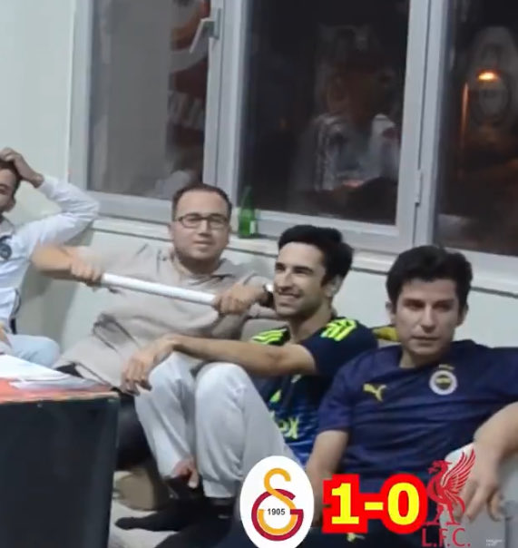 d_rahmioglu's tweet photo. @ftwdebruyne Necip Uysal neden fener formasıyla? https://t.co/eoHQa8gUVF