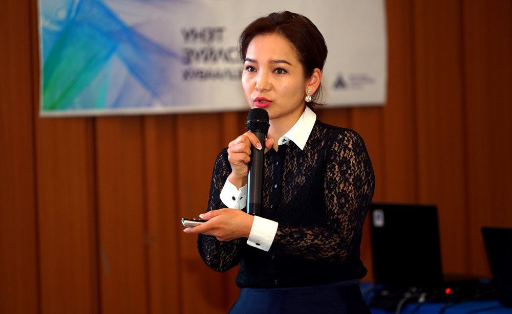 Энэ МАНын хяналтын хорооны хүүхэн Энхбаярыг намаас нь хөөжээ.😃😃😃