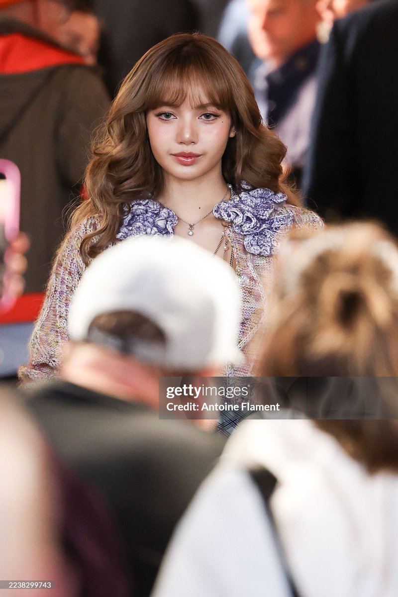 📸by Antoine Flament/Getty Images

<a href="/wearelloud/">LLOUD</a> <a href="/LouisVuitton/">Louis Vuitton</a> 

LISA PARIS FASHION WEEK
#LISAxLVSS26 
#LISAxLouisVuitton
#LVSS26