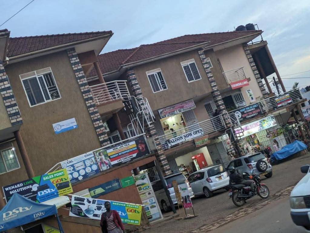 SsaliAnthony3's tweet photo. Commercial property for sale! Location: Naalya Opposite Quality Shopping Mall:  Income: Ugx 20million per month  Size of land: 25 decimals Price: Ugx 3billion Parking: 30+ cars   Value-add strategy: Quality Shopping Mall, Busy Road traffic from Kyaliwajala to Ntinda  Shops: https://t.co/3bmGd37pTJ