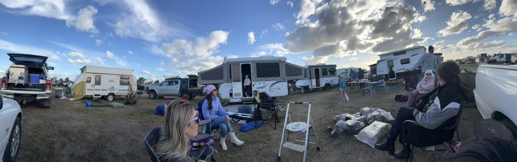 DaisyHuntly's tweet photo. Aaaaand we’re back at #deniutemuster https://t.co/gKAJFcIx70
