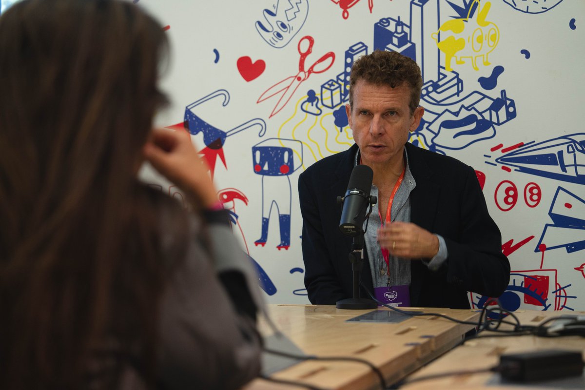 DataRing2's tweet image. L’espace public dernier refuge des hommes libres ? Très heureux d&apos;avoir reçu @babgi dans notre #podcast pour parler de Café #IA, démocratie technique, #Europe, #droit et régulation ... Des échanges passionnants avec @charruyerfrance à écouter ici : podcast.ausha.co/les-causeries-…