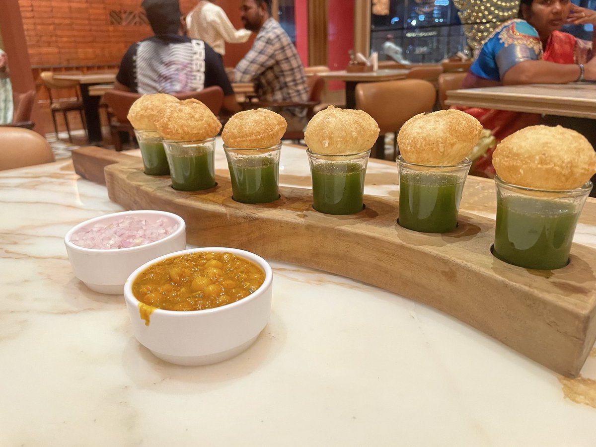 daksha__rants's tweet image. Tequila shots maarne ki umar mai pani puri shots maar Rahi hu #DryDay #HappyBirthdayBapu