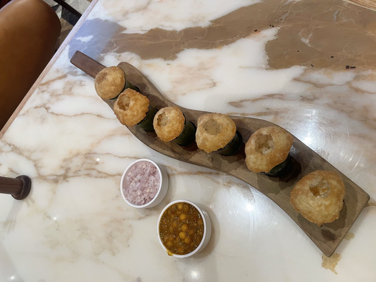 daksha__rants's tweet image. Tequila shots maarne ki umar mai pani puri shots maar Rahi hu #DryDay #HappyBirthdayBapu