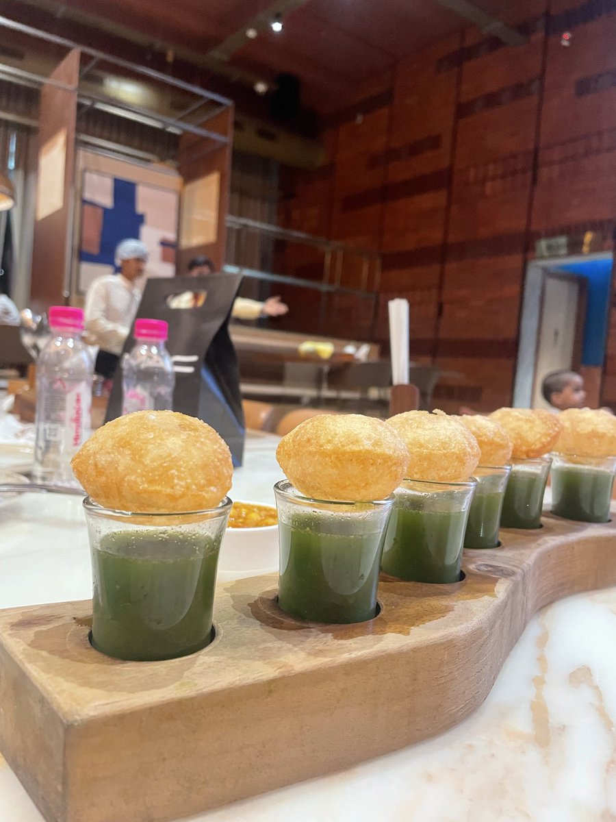 daksha__rants's tweet image. Tequila shots maarne ki umar mai pani puri shots maar Rahi hu #DryDay #HappyBirthdayBapu