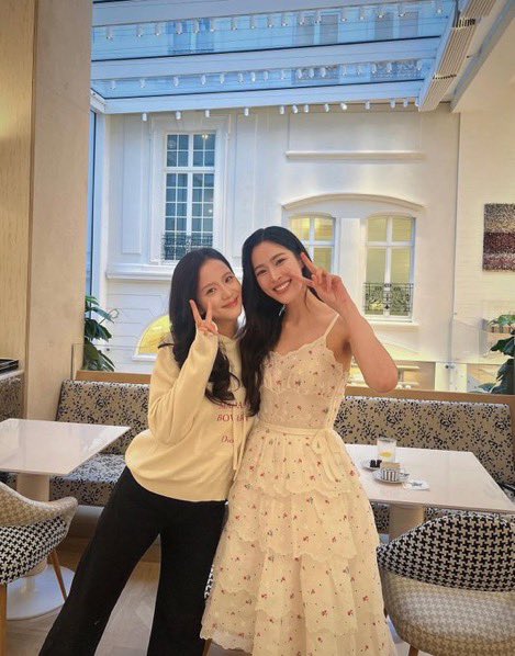 jennieyaaaahhhh's tweet image. SCREAMING CRYING THROWING UP 😭😭😭 WE WONNNNN 

DIOR PRINCESS JISOO AT PFW
#JISOOxDIORSS26
#JISOOxDior

LINGORM AT DIOR PFW26
#LingOrmDiorSS26
#LingOrm #Dior
#DiorSS26 #pfw
@Dior