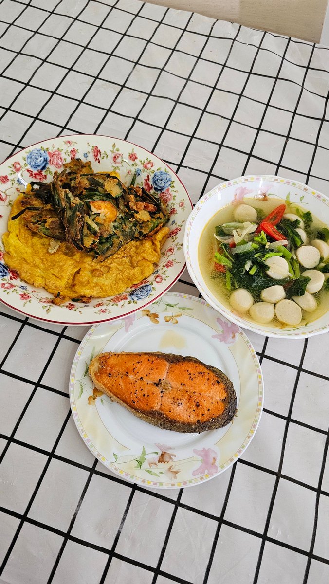 by_babykim's tweet image. Aku lagi sakit .. lagi selera nk masak sendiri 😭 apo ni...  hahaha balik2 terus msak 

💎 sup Bayam fish ball
💎 telur dadar
💎salmon goreng 

Donee 

#babykiminthekitchen #mainmasak2