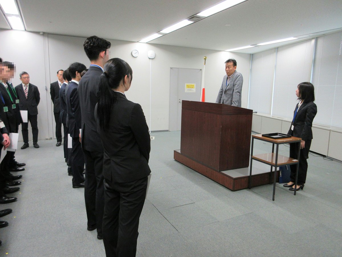 mod_kitakanDB's tweet image. ＃防衛省 #北関東防衛局 #採用 担当です！
10月1日、令和８年度採用 関東甲信越ブロック #一般職 #大卒 の内定式を実施しました。
局長から内定書を交付され、自覚が芽生えた内定者の後ろ姿は、緊張感に包まれつつも、とても頼もしいものがありました！
4月から一緒に働けることを楽しみにしています！