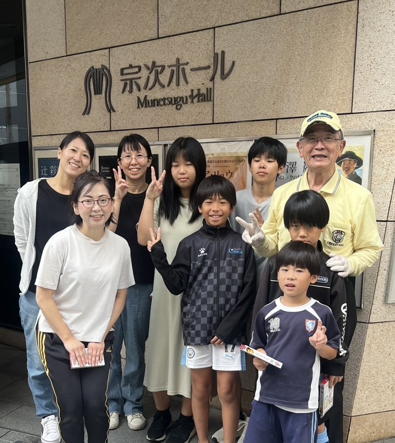 9/28  今朝の街掃除にいつもの驚異の親子軍団が参加されました。何が凄いかといえば、5:30開始され、丁度1時間。本気で街をきれいにしてくれます。リーダーの酒村涼子さんとご参加の皆さん、いつもありがとうございます。日本一です！