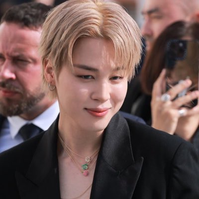 LyLeang13's tweet photo. #NewProfilePic https://t.co/ywgGAWtZdy