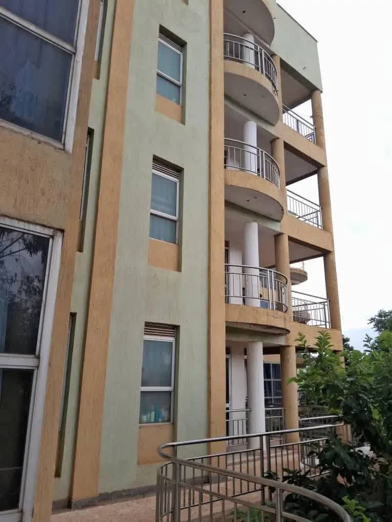 SsaliAnthony3's tweet photo. Bank pressure deal!!!

Apartment for sale in Kololo ( Lugogo bypass side)

* 8 units in Total, each unit has 3 bedroomd, all occupied, each paying $700 USD per month... making monthly revenue of $5600 USD...sitted on 40 decimals plot size... With a freehold land title.. https://t.co/Rpt05DcrAQ