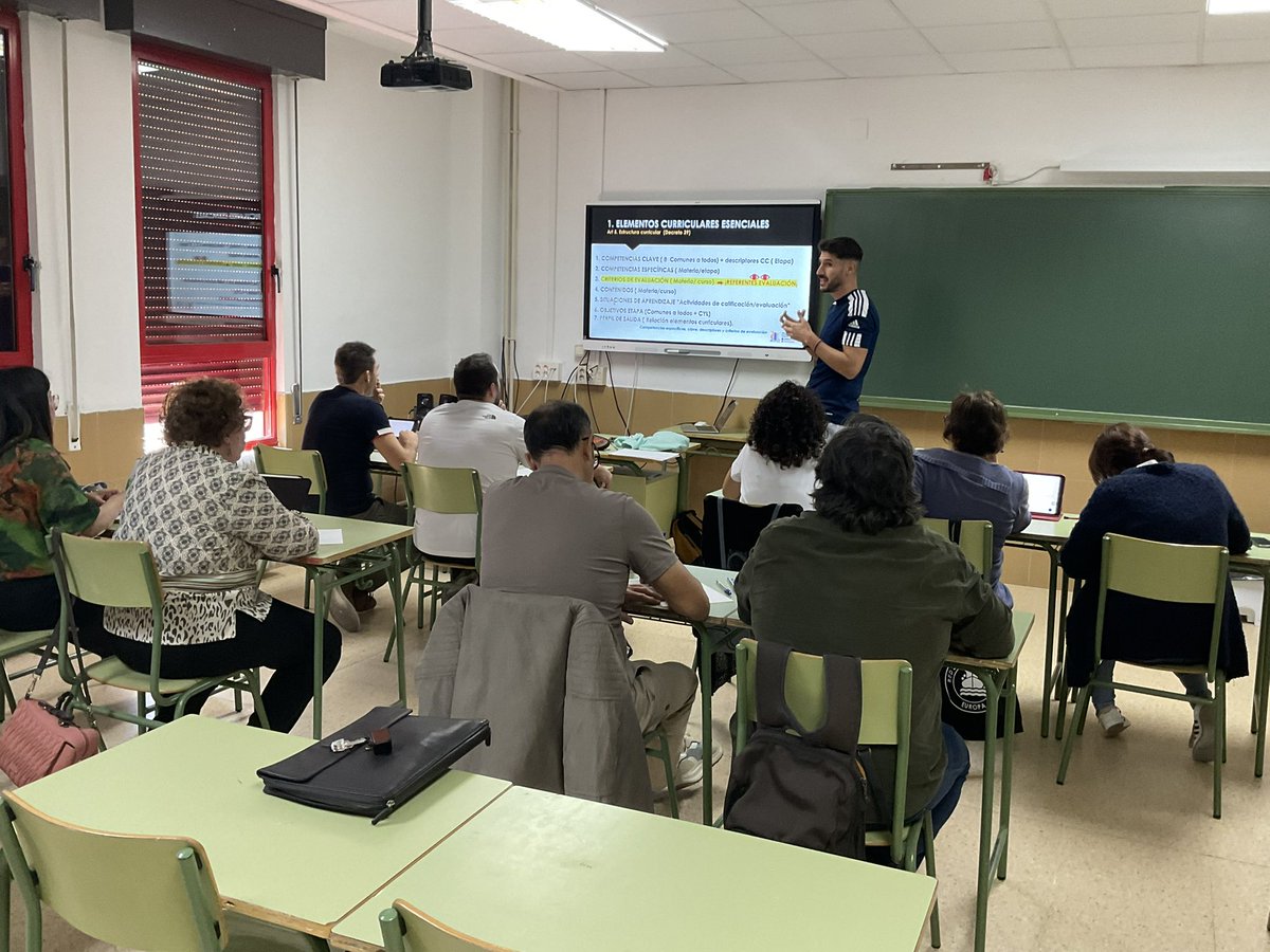Comenzamos la formación del profesorado de <a href="/iesgtorrente/">IES G. Torrente Ballester</a> sobre evaluación por competencias y manejo de IDOCEO con Roberto Arrollo  <a href="/cfiesalamanca/">CFIE SALAMANCA</a> #FormaciónCyL