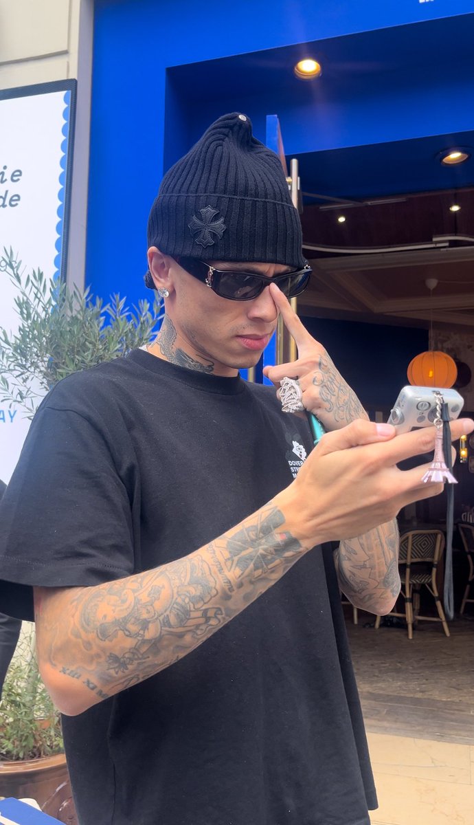 waldorfcla's tweet image. je sais même plus quoi dire #freecamera rend la moi non mais oh