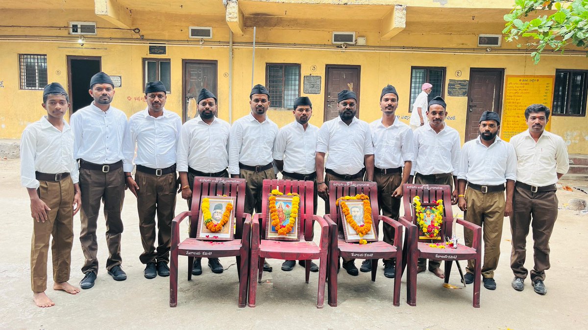 NaniAtakari's tweet photo. మా గ్రామం లో విజయ దశమి ఉంత్సవం లో
#RSS100Years 
#Dasara #RSSCentenaryCelebrations https://t.co/w40FpzxNsD